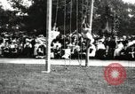 Standbild Amateur Läufer konkurrieren in steeplechase Rennen mit Hindernissen United States USA, 1900, aus Sekunde 62 historischem Filmmaterial Videoclip 65675063388