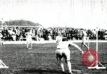 Standbild Athleten die sich in Länge und Höhe springen während US-Feld Ereignis United States USA, 1906, aus Sekunde 5 historischem Filmmaterial Videoclip 65675063390