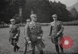 Standbild deutscher Offizier Deutschland bayerische Alpen, 1938, aus Sekunde 19 historischem Filmmaterial Videoclip 65675063408
