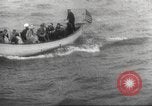 Immagine di I rifugiati sono portati a un americano di nave della marina americana di evacuazione Europa, 1936, secondo 3 filmato di repertorio 65675063410