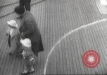 Immagine di I rifugiati sono portati a un americano di nave della marina americana di evacuazione Europa, 1936, secondo 12 filmato di repertorio 65675063410