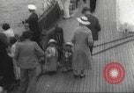 Immagine di I rifugiati sono portati a un americano di nave della marina americana di evacuazione Europa, 1936, secondo 23 filmato di repertorio 65675063410