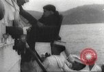 Immagine di I rifugiati sono portati a un americano di nave della marina americana di evacuazione Europa, 1936, secondo 38 filmato di repertorio 65675063410