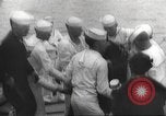 Immagine di I rifugiati sono portati a un americano di nave della marina americana di evacuazione Europa, 1936, secondo 45 filmato di repertorio 65675063410