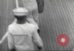 Immagine di I rifugiati sono portati a un americano di nave della marina americana di evacuazione Europa, 1936, secondo 48 filmato di repertorio 65675063410
