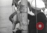 Immagine di I rifugiati sono portati a un americano di nave della marina americana di evacuazione Europa, 1936, secondo 59 filmato di repertorio 65675063410