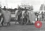 Immagine di Processione con decorate elephant Di Bombay in India, 1932, secondo 4 filmato di repertorio 65675063442