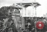 Immagine di Processione con decorate elephant Di Bombay in India, 1932, secondo 12 filmato di repertorio 65675063442