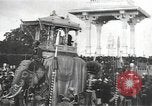 Immagine di Processione con decorate elephant Di Bombay in India, 1932, secondo 13 filmato di repertorio 65675063442