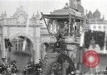 Immagine di Processione con decorate elephant Di Bombay in India, 1932, secondo 21 filmato di repertorio 65675063442