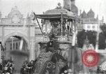 Immagine di Processione con decorate elephant Di Bombay in India, 1932, secondo 24 filmato di repertorio 65675063442