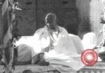 Standbild Mahatma Gandhi Indien, 1933, aus Sekunde 24 historischem Filmmaterial Videoclip 65675063443