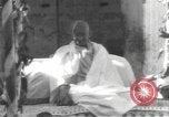Standbild Mahatma Gandhi Indien, 1933, aus Sekunde 25 historischem Filmmaterial Videoclip 65675063443