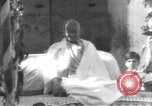 Standbild Mahatma Gandhi Indien, 1933, aus Sekunde 26 historischem Filmmaterial Videoclip 65675063443