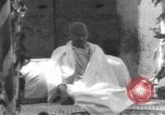 Standbild Mahatma Gandhi Indien, 1933, aus Sekunde 28 historischem Filmmaterial Videoclip 65675063443