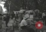 Standbild mexikanischen Zivilbevölkerung Mexico City Mexiko, 1944, aus Sekunde 33 historischem Filmmaterial Videoclip 65675063462