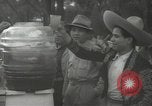 Standbild mexikanischen Zivilbevölkerung Mexico City Mexiko, 1944, aus Sekunde 41 historischem Filmmaterial Videoclip 65675063462
