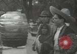 Standbild mexikanischen Zivilbevölkerung Mexico City Mexiko, 1944, aus Sekunde 43 historischem Filmmaterial Videoclip 65675063462