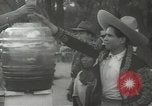 Standbild mexikanischen Zivilbevölkerung Mexico City Mexiko, 1944, aus Sekunde 45 historischem Filmmaterial Videoclip 65675063462