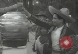 Standbild mexikanischen Zivilbevölkerung Mexico City Mexiko, 1944, aus Sekunde 46 historischem Filmmaterial Videoclip 65675063462