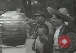 Standbild mexikanischen Zivilbevölkerung Mexico City Mexiko, 1944, aus Sekunde 49 historischem Filmmaterial Videoclip 65675063462