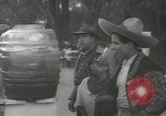 Standbild mexikanischen Zivilbevölkerung Mexico City Mexiko, 1944, aus Sekunde 51 historischem Filmmaterial Videoclip 65675063462