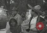 Standbild mexikanischen Zivilbevölkerung Mexico City Mexiko, 1944, aus Sekunde 53 historischem Filmmaterial Videoclip 65675063462