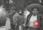 Standbild mexikanischen Zivilbevölkerung Mexico City Mexiko, 1944, aus Sekunde 54 historischem Filmmaterial Videoclip 65675063462