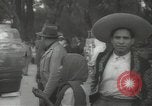 Standbild mexikanischen Zivilbevölkerung Mexico City Mexiko, 1944, aus Sekunde 55 historischem Filmmaterial Videoclip 65675063462