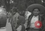 Standbild mexikanischen Zivilbevölkerung Mexico City Mexiko, 1944, aus Sekunde 56 historischem Filmmaterial Videoclip 65675063462