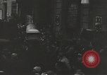 Image Leon Trotsky cercueil ouvert l'affichage Mexico Mexique, 1940, de la seconde 19 séquences d'archives historiques vidéo 65675063473