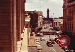 Immagine di Scene di strada con edifici traffico e Aloha Tower a distanza Honolulu Hawaii USA, 1942, secondo 3 filmato di repertorio 65675063478
