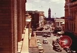 Immagine di Scene di strada con edifici traffico e Aloha Tower a distanza Honolulu Hawaii USA, 1942, secondo 5 filmato di repertorio 65675063478