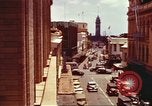 Immagine di Scene di strada con edifici traffico e Aloha Tower a distanza Honolulu Hawaii USA, 1942, secondo 7 filmato di repertorio 65675063478