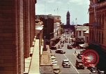 Immagine di Scene di strada con edifici traffico e Aloha Tower a distanza Honolulu Hawaii USA, 1942, secondo 9 filmato di repertorio 65675063478