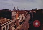 Immagine di Scene di strada con edifici traffico e Aloha Tower a distanza Honolulu Hawaii USA, 1942, secondo 19 filmato di repertorio 65675063478
