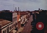 Immagine di Scene di strada con edifici traffico e Aloha Tower a distanza Honolulu Hawaii USA, 1942, secondo 20 filmato di repertorio 65675063478