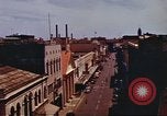 Immagine di Scene di strada con edifici traffico e Aloha Tower a distanza Honolulu Hawaii USA, 1942, secondo 23 filmato di repertorio 65675063478