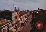 Immagine di Scene di strada con edifici traffico e Aloha Tower a distanza Honolulu Hawaii USA, 1942, secondo 27 filmato di repertorio 65675063478