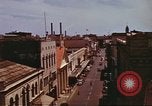Immagine di Scene di strada con edifici traffico e Aloha Tower a distanza Honolulu Hawaii USA, 1942, secondo 30 filmato di repertorio 65675063478