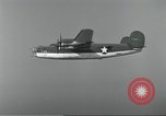 Standbild USA airmen Pacific Theater, 1943, aus Sekunde 3 historischem Filmmaterial Videoclip 65675063489