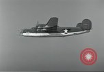 Standbild USA airmen Pacific Theater, 1943, aus Sekunde 4 historischem Filmmaterial Videoclip 65675063489