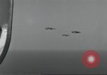 Standbild USA airmen Pacific Theater, 1943, aus Sekunde 12 historischem Filmmaterial Videoclip 65675063489