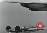 Standbild USA airmen Pacific Theater, 1943, aus Sekunde 21 historischem Filmmaterial Videoclip 65675063489