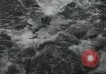 Standbild USA airmen Pacific Theater, 1943, aus Sekunde 30 historischem Filmmaterial Videoclip 65675063489