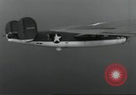 Standbild USA airmen Pacific Theater, 1943, aus Sekunde 36 historischem Filmmaterial Videoclip 65675063489
