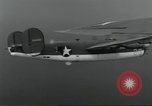 Standbild USA airmen Pacific Theater, 1943, aus Sekunde 37 historischem Filmmaterial Videoclip 65675063489