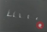 Standbild USA airmen Pacific Theater, 1943, aus Sekunde 62 historischem Filmmaterial Videoclip 65675063489