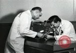 Standbild Techniker United States USA, 1954, aus Sekunde 17 historischem Filmmaterial Videoclip 65675063494
