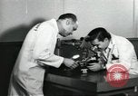 Standbild Techniker United States USA, 1954, aus Sekunde 18 historischem Filmmaterial Videoclip 65675063494